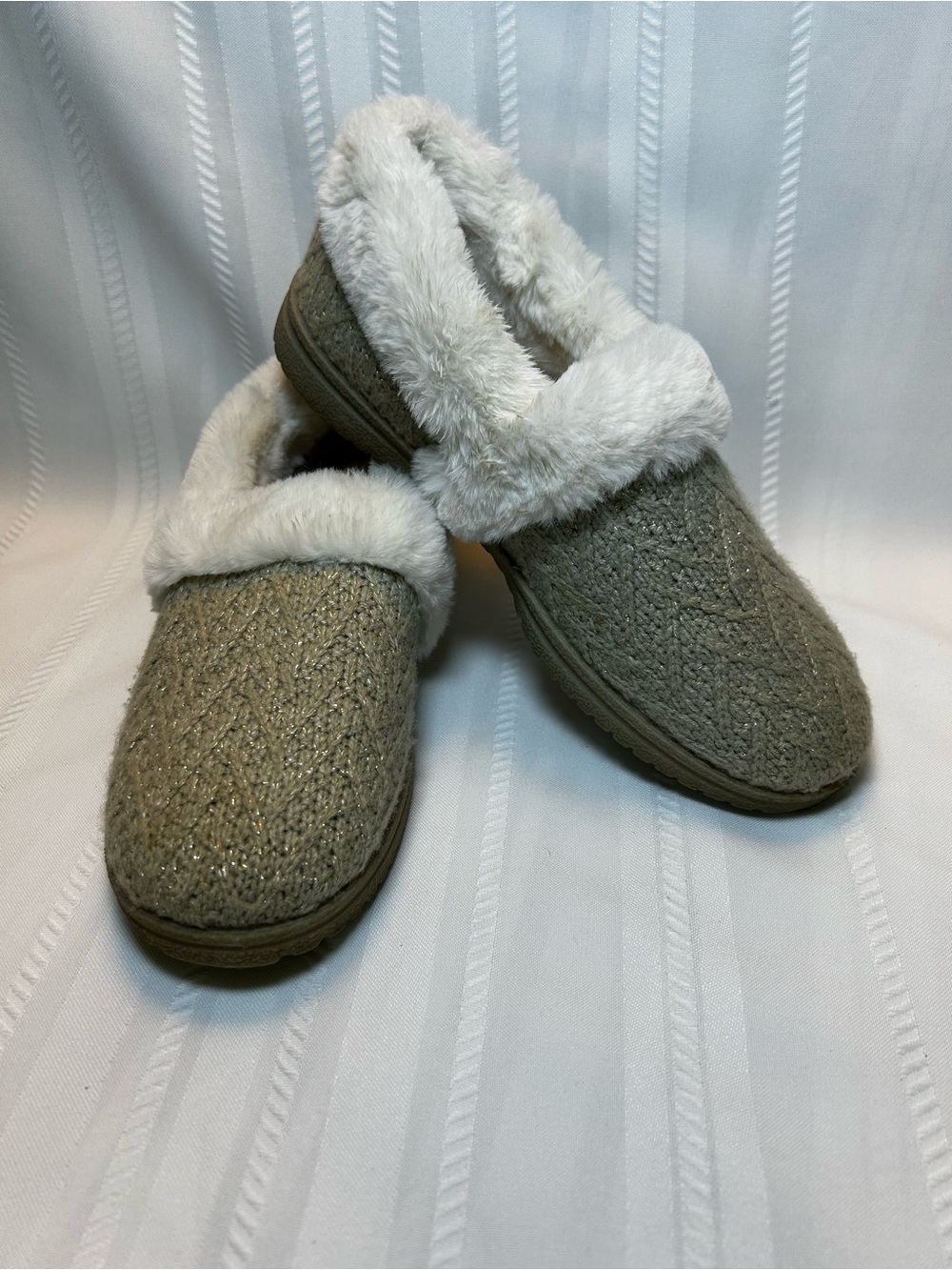 Sketchers Memory Foam Womens 7 Cozy Lite Sparkle Knit Slippers Neutral Faux Fur